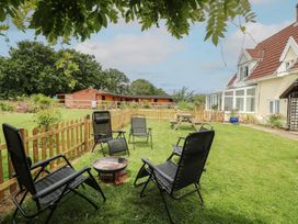 A garden with chairs and a table at Driftway Stables Retreat in Diss