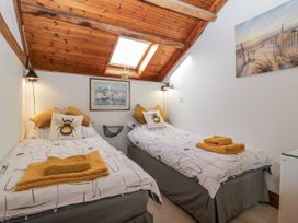 A bedroom with two beds and a painting at The Wren's Nest in Ross-on-Wye