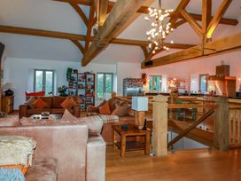 A living room with a sofa and bookshelf at Kerslake House in Crafthole