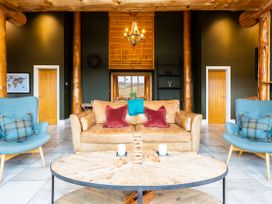 A living room with a sofa and chairs at Bears Den in Addingham