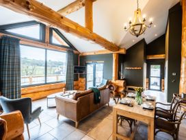 A living room with furniture and windows at Bears Den in Addingham