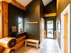 A hallway with a bench and coat hooks at Bears Den in Addingham