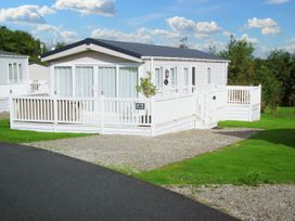 A house with a deck and ramp at No. 4 Fistral in Newquay