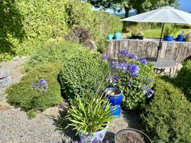 A garden with plants and garden furniture at Seeview in Charleville