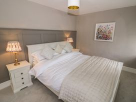 A bedroom with a bed and bedside tables at 23 New Church Street in Tetbury