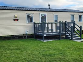 Elm 33 - North Yorkshire (incl. Whitby) - 1195620 - thumbnail photo 1