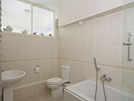 A bathroom with a toilet and washbasin at 4 Ringrone Salcombe