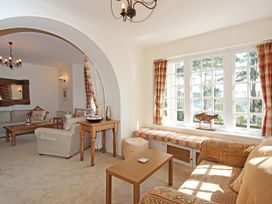 A living room with a sofa and coffee table at 4 Ringrone Salcombe