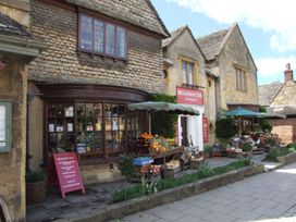 An outdoor deli shop with fruit and vegetable displays at Glencoe Cottage in Broadway