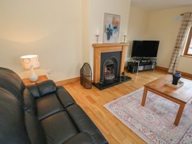A living room with a sofa and fireplace at Tigh Marie