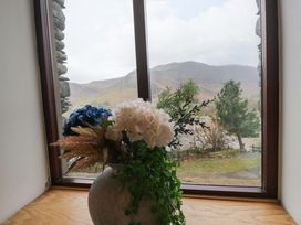 A window with a vase of flowers at Newlands Fell Cottage Newlands near Keswick