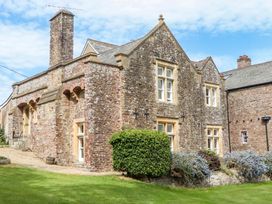 A building with windows and a chimney at Dowrich West Wing Apartment in Crediton