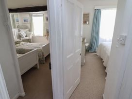 A bedroom with two beds and a window at Mariners Cottage in Bideford