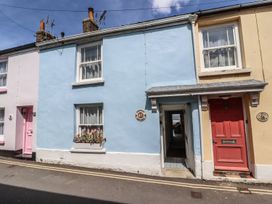 A blue house with a red door at Mariners Cottage in Bideford