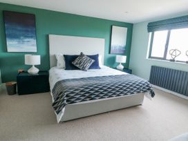 A bedroom with a bed and two lamps at Pengarnedd in Amlwch