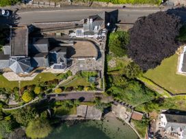 An outdoor area with a house and garden at Bell Cottage in Dartmouth