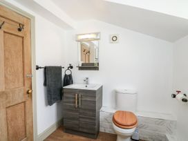 A bathroom with a sink and toilet at Joy's Cottage in Snettisham