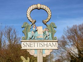 A sign with decorations representing Snettisham in Snettisham