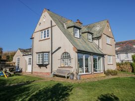 A house with a garden and bench at Somerby in St Bees