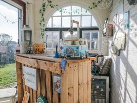 A conservatory with a bar and a model van at Somerby in St Bees