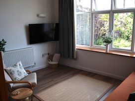 A living room with a television and a chair at Horse Gin in Parkend