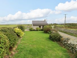 A house with a garden and road in view at Getws Ty Croes