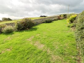 A garden area with grass and plants at Getws in Ty Croes