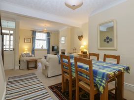 A dining room with a table and chairs at 15 Rose Hill in Beaumaris