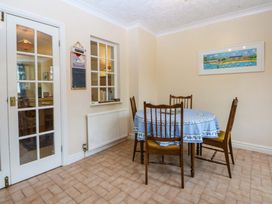 A dining room with a table and chairs at 15 Rose Hill Beaumaris
