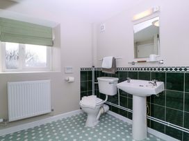 A bathroom with a sink and toilet at Farm View Annex in Painswick