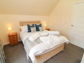 A bedroom with a bed and bedside tables at James Ville Marina Lodge 7 in Brigg
