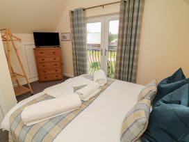 A bedroom with a bed and television at James Ville Marina Lodge 7 Brigg