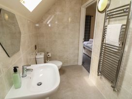 A bathroom with a sink and toilet at James Ville Marina Lodge 7 in Brigg