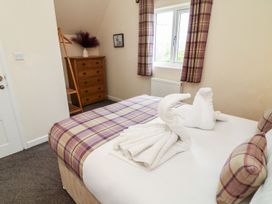 A bedroom with a bed and towels shaped like a swan at James Ville Marina Lodge 8 in Brigg