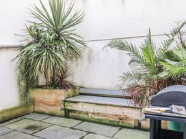 A garden with plants and a grill at South Villa Sandsend near Whitby