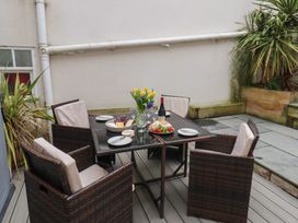 An outdoor dining area with a table and chairs at South Villa Sandsend near Whitby
