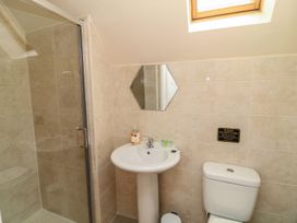 A bathroom with a shower, sink, and toilet at James Ville Marina Lodge 9 in Brigg