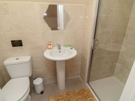 A bathroom with a toilet, sink, and shower at James Ville Marina Lodge 9 in Brigg