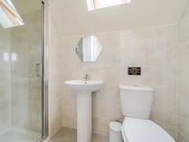 A bathroom with a shower, sink, and toilet at James Ville Marina Lodge 13 in Brigg