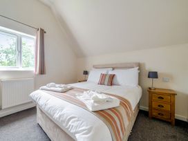 A bedroom with a bed and window at James Ville Marina Lodge 13 in Brigg