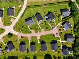 An aerial view of houses and driveways in a landscaped area at James Ville Marina Lodge 13 in Brigg