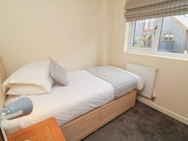 A bedroom with a single bed and window at James Ville Marina Lodge 14 in Brigg