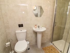 A bathroom with a toilet, sink, and shower at James Ville Marina Lodge 14 in Brigg