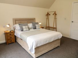 A bedroom with a bed and nightstand at James Ville Marina Lodge 14 in Brigg
