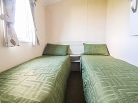 A bedroom with two single beds at Dunes View in Prestatyn