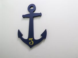 A blue anchor with the number 3 at Apartment 3 in Scarborough