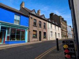 A street view featuring buildings and a cafe at The Secret Garden in Narberth