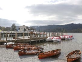 A jetty with boats at Waters Edge Lodge in Windermere