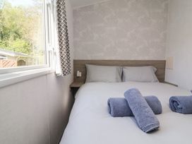 A bedroom with a bed and towels at N5 in Ilfracombe