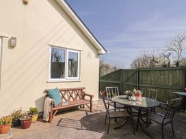 An outdoor space with a table and chairs at Regenna in Seaton